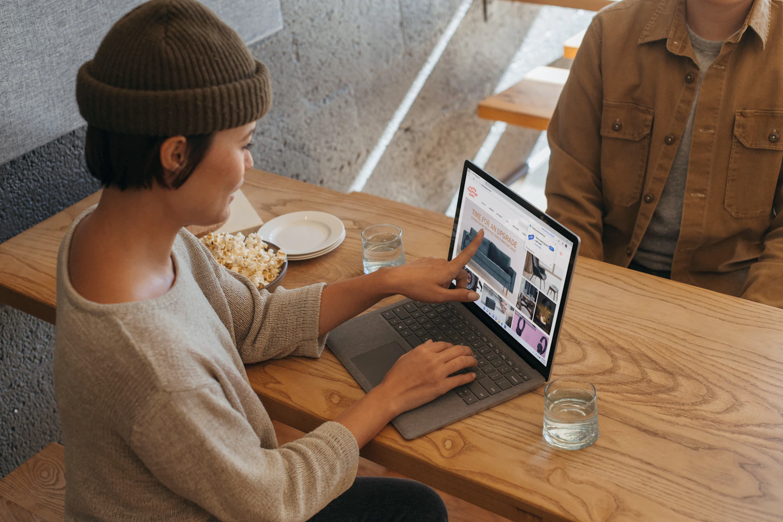 A website discussion around a laptop